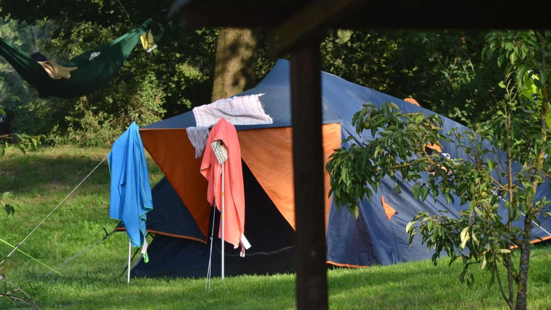 The Tent - Youth Only - Buchung Leider Nur Bis 30 Jahre Moeglich! Múnich