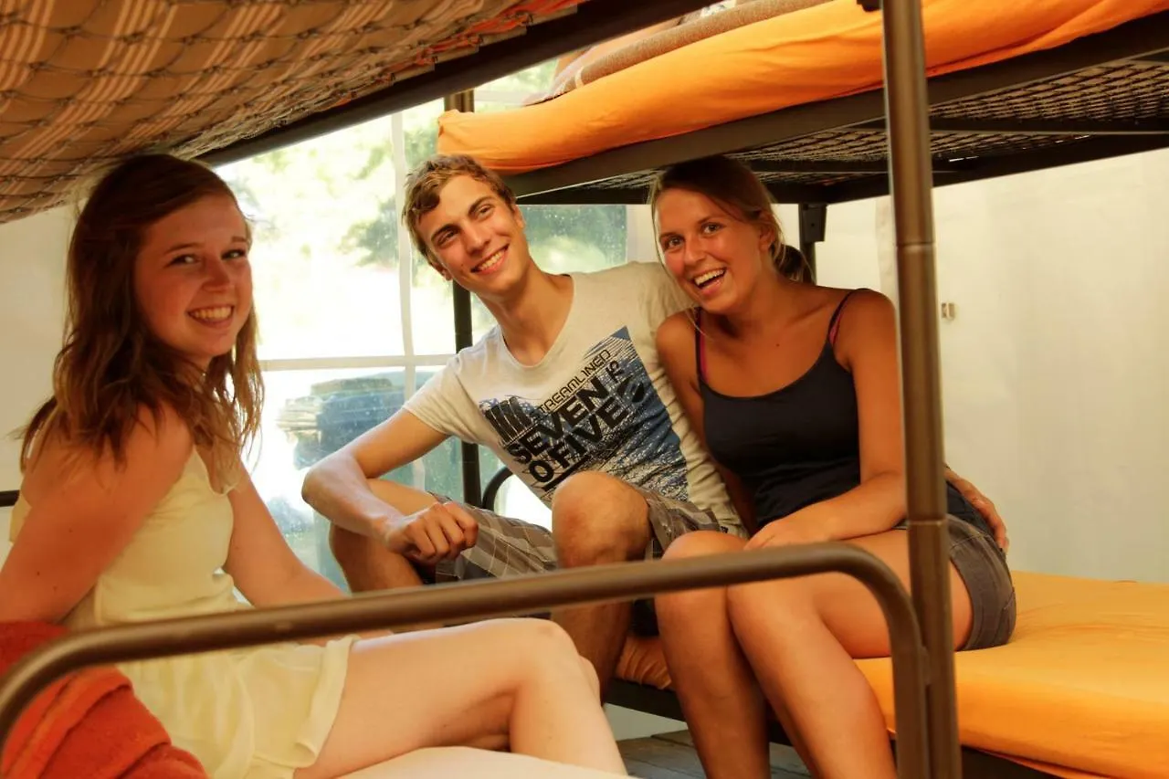 The Tent - Youth Only - Buchung Leider Nur Bis 30 Jahre Moeglich! Munich Hostel